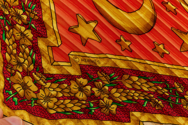 Hermes Silk Scarf Carre 90 "CARPE DIEM" Beige Silk Pleats Scarf - Image 7
